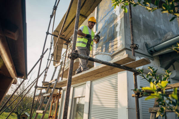 Ravalement et travaux de peinture sur façade extérieure
